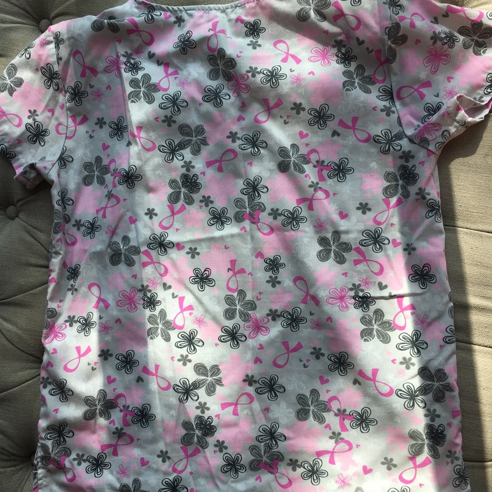 Scrub top! - Picture 2 of 2